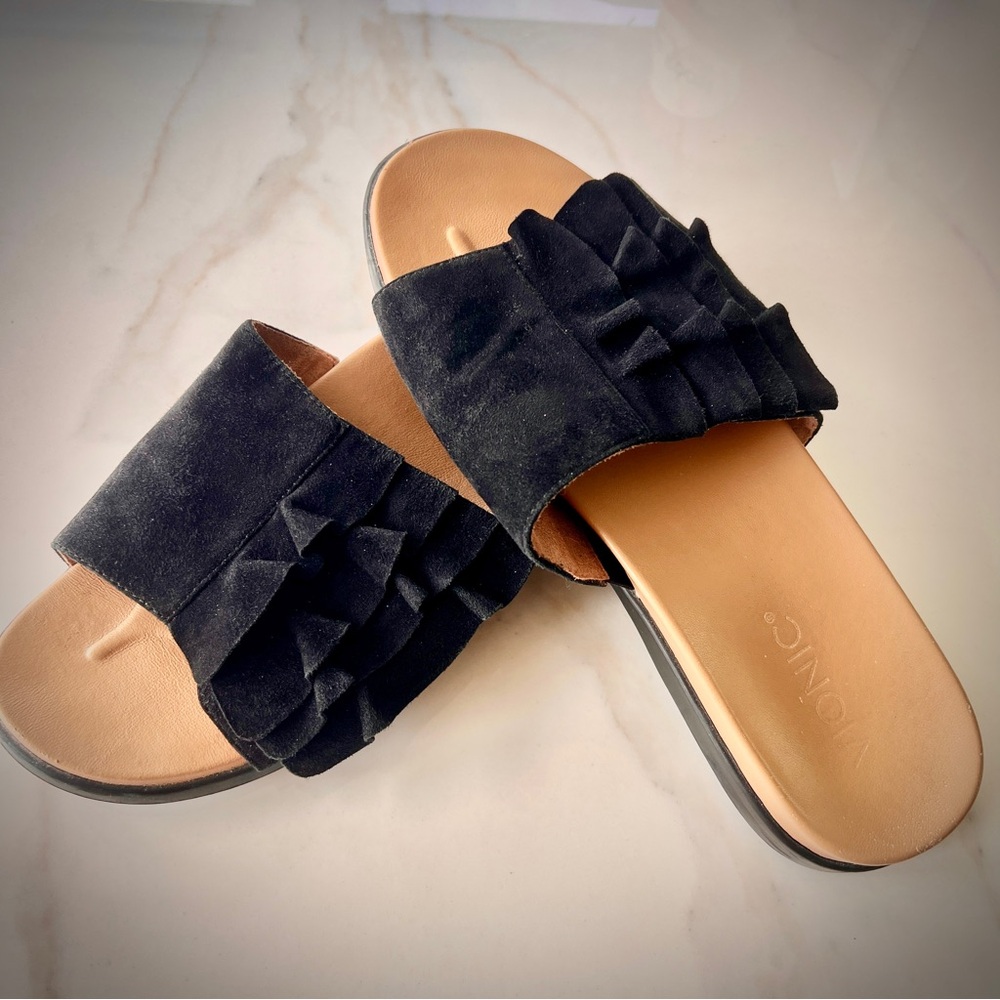 Vionic Roni Black Suede Ruffle Sandal Slide Size 9